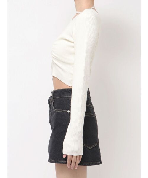 EMODA（エモダ）の「CHOKER GATHER LONG SLEEVE KNIT（ニット/セーター・レディース・グレー/ホワイト/レッド・FREE）」の6枚目の写真