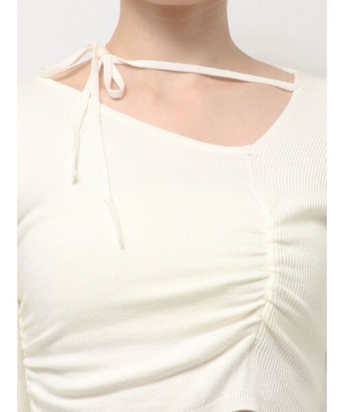 EMODA（エモダ）の「CHOKER GATHER LONG SLEEVE KNIT（ニット/セーター・レディース・グレー/ホワイト/レッド・FREE）」の8枚目の写真