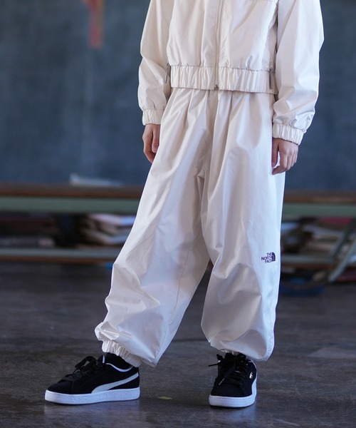 THE NORTH FACE（ザノースフェイス）の「THE NORTH FACE ザ・ノース・フェイス ワイドシルエット パンツ NBJ32601（その他パンツ・キッズ・ブラック/ブルーパープル/オフホワイト・130cm/140cm/150cm/160cm）」の2枚目の写真