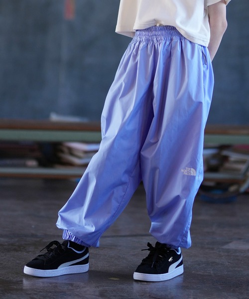 THE NORTH FACE（ザノースフェイス）の「THE NORTH FACE ザ・ノース・フェイス ワイドシルエット パンツ NBJ32601（その他パンツ・キッズ・ブラック/ブルーパープル/オフホワイト・130cm/140cm/150cm/160cm）」の3枚目の写真