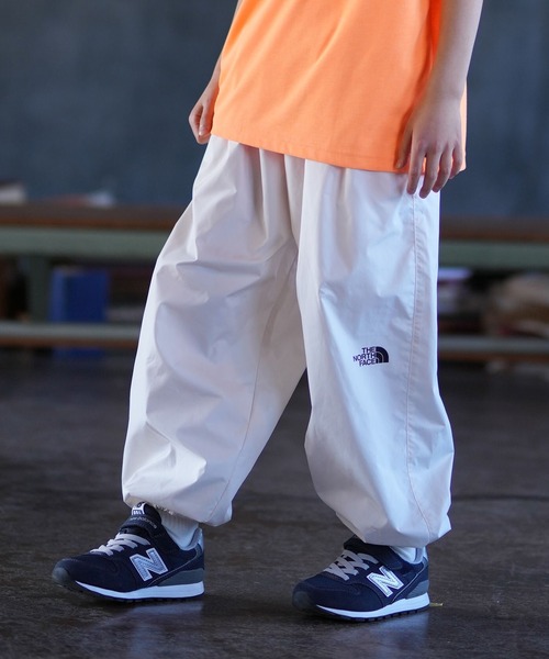 THE NORTH FACE（ザノースフェイス）の「THE NORTH FACE ザ・ノース・フェイス ワイドシルエット パンツ NBJ32601（その他パンツ・キッズ・ブラック/ブルーパープル/オフホワイト・130cm/140cm/150cm/160cm）」の4枚目の写真