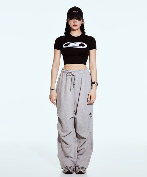 BORN TO WIN（ボーントゥウィン）の「BLUR LOGO CROP TOP [BLACK]（Tシャツ/カットソー・レディース・その他・FREE）」の3枚目の写真