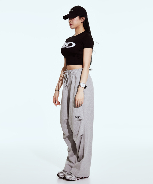 BORN TO WIN（ボーントゥウィン）の「BLUR LOGO CROP TOP [BLACK]（Tシャツ/カットソー・レディース・その他・FREE）」の5枚目の写真