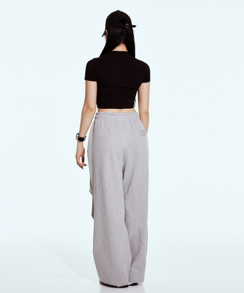 BORN TO WIN（ボーントゥウィン）の「BLUR LOGO CROP TOP [BLACK]（Tシャツ/カットソー・レディース・その他・FREE）」の6枚目の写真
