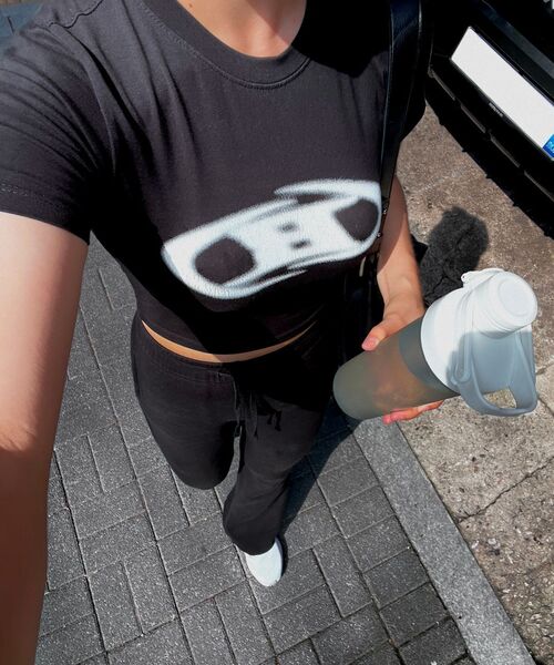 BORN TO WIN（ボーントゥウィン）の「BLUR LOGO CROP TOP [BLACK]（Tシャツ/カットソー・レディース・その他・FREE）」の7枚目の写真