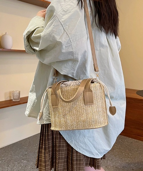 Teem Store(チームストア)の「【2WAY】巾着付き配色ミニかごバッグ ショルダーバッグ ハンドバッグ(ショルダーバッグ・レディース・ベージュ/ブラック/ブラウン・F)」の6枚目の写真