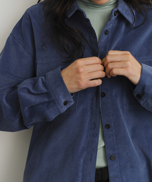 URAGO（ユラーゴ）の「Corduroy flap pocket shirt（シャツ/ブラウス・レディース・キャメル/ブルー・FREE）」の3枚目の写真