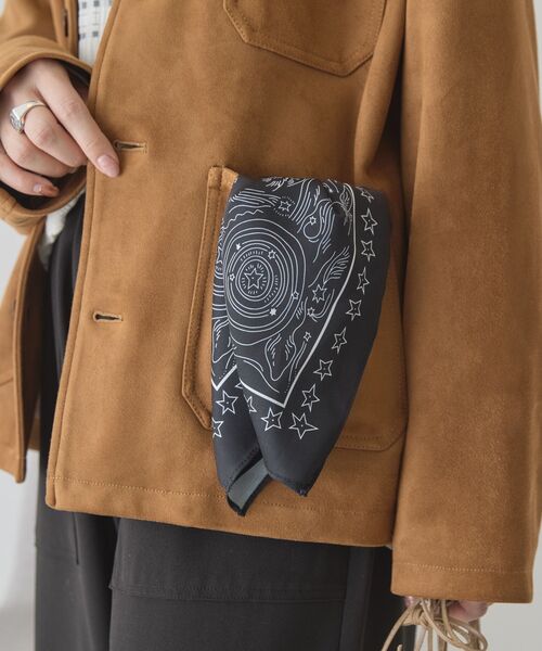 AMERICAN HOLIC（アメリカンホリック）の「シルキーバンダナ柄スカーフ（バンダナ/スカーフ・レディース・ブルー/ブラック/アイボリー・FREE）」の6枚目の写真