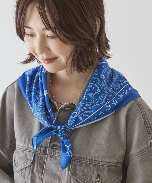 AMERICAN HOLIC（アメリカンホリック）の「シルキーバンダナ柄スカーフ（バンダナ/スカーフ・レディース・ブルー/ブラック/アイボリー・FREE）」の3枚目の写真
