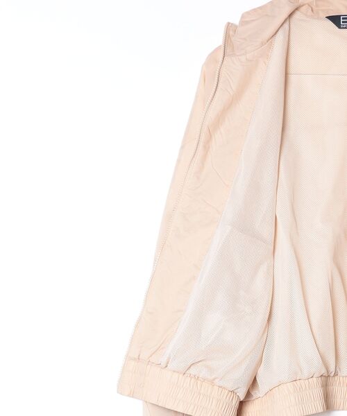 EMPORIO ARMANI EA7（エンポリオアルマーニイーエーセブン）の「【エンポリオ アルマーニ EA7】ジャケット ナイロン（ナイロンジャケット・レディース・アイボリー・MEDIUM/SMALL/X-SMALL）」の6枚目の写真