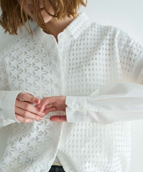 Editt by YECCA VECCA(エディットバイイェッカヴェッカ)の「レースMIXレイヤードデザインシャツ(シャツ/ブラウス・レディース・ホワイト/ブルー系その他6/ブラック系その他2・FREE)」の2枚目の写真