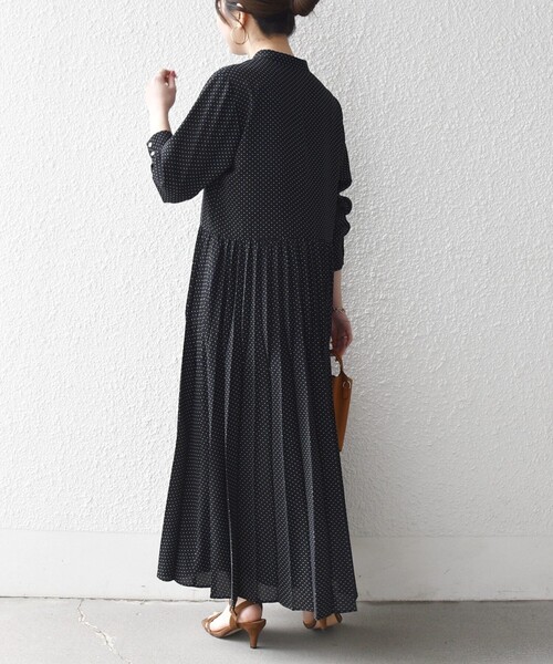 SHIPS any（シップス エニィ）の「SHIPS any:〈手洗い可能〉ドット バンドカラー プリーツ ロング ワンピース（ワンピース・レディース・ブラック/ネイビー・ONE SIZE）」の5枚目の写真