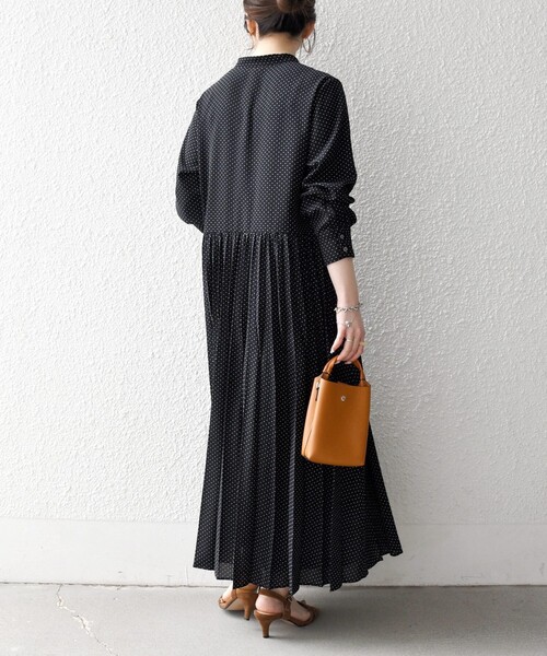 SHIPS any（シップス エニィ）の「SHIPS any:〈手洗い可能〉ドット バンドカラー プリーツ ロング ワンピース（ワンピース・レディース・ブラック/ネイビー・ONE SIZE）」の6枚目の写真