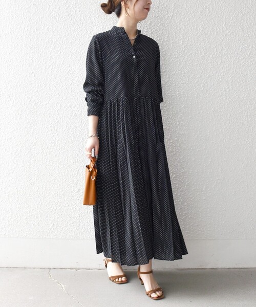 SHIPS any（シップス エニィ）の「SHIPS any:〈手洗い可能〉ドット バンドカラー プリーツ ロング ワンピース（ワンピース・レディース・ブラック/ネイビー・ONE SIZE）」の7枚目の写真