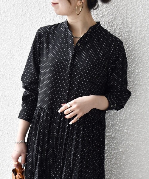 SHIPS any（シップス エニィ）の「SHIPS any:〈手洗い可能〉ドット バンドカラー プリーツ ロング ワンピース（ワンピース・レディース・ブラック/ネイビー・ONE SIZE）」の10枚目の写真