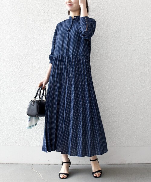 SHIPS any（シップス エニィ）の「SHIPS any:〈手洗い可能〉ドット バンドカラー プリーツ ロング ワンピース（ワンピース・レディース・ブラック/ネイビー・ONE SIZE）」の15枚目の写真