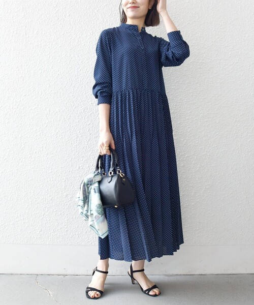 SHIPS any（シップス エニィ）の「SHIPS any:〈手洗い可能〉ドット バンドカラー プリーツ ロング ワンピース（ワンピース・レディース・ブラック/ネイビー・ONE SIZE）」の16枚目の写真