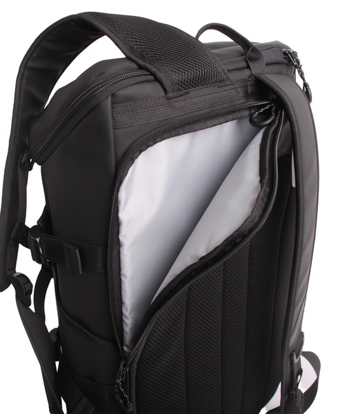 OUTDOOR PRODUCTS(アウトドアプロダクツ)の「PU合皮 大容量バックパック(バックパック/リュック・レディース・ブラック/ブラック×グレー・FREE)」の6枚目の写真