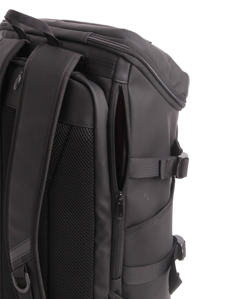 OUTDOOR PRODUCTS(アウトドアプロダクツ)の「PU合皮 大容量バックパック(バックパック/リュック・レディース・ブラック/ブラック×グレー・FREE)」の9枚目の写真