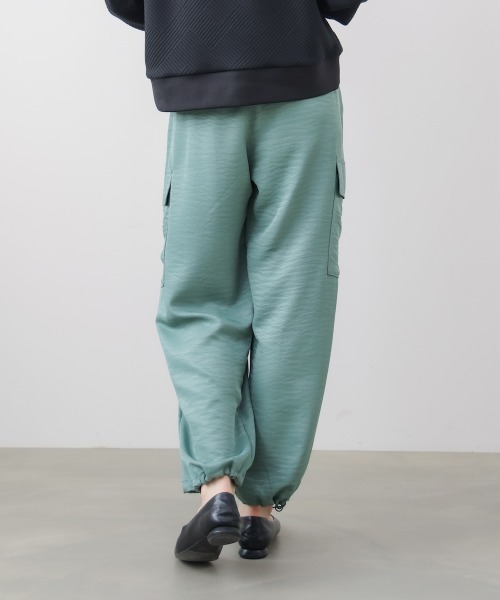 Bou Jeloud(ブージュルード)の「ヴィンテージサテンカーゴパンツ(その他パンツ・レディース・ブラック/ミント/アイボリー・38)」の12枚目の写真