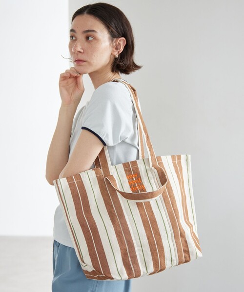beej（ビージ）の「【別注】＜beej＞ストライプ 2WAY トートバッグ（トートバッグ・レディース・ブラウン/ワインレッド/ブラック・FREE）」の2枚目の写真