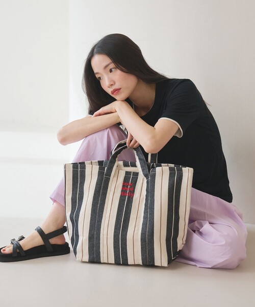 beej（ビージ）の「【別注】＜beej＞ストライプ 2WAY トートバッグ（トートバッグ・レディース・ブラウン/ワインレッド/ブラック・FREE）」の4枚目の写真