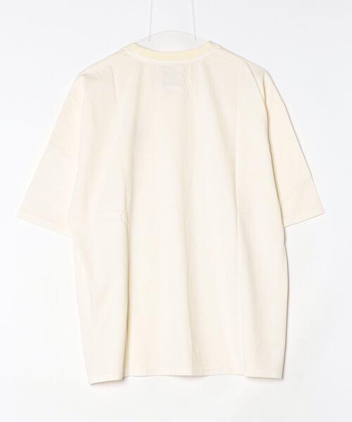 BEAVER(ビーバー)の「B omnivore/ビーオムニボー 天竺ピグメント ワンポイント フラワー刺繍 S/S TEE(Tシャツ/カットソー・メンズ・アイボリー・L/M)」の2枚目の写真