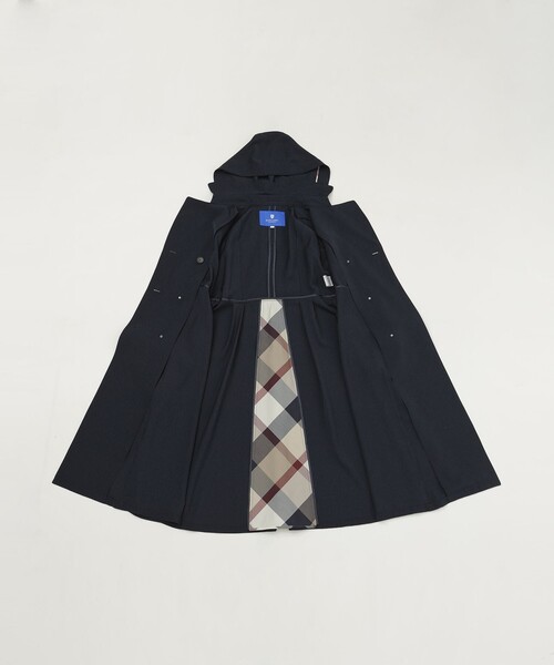 BLUE LABEL CRESTBRIDGE(ブルーレーベルクレストブリッジ)の「ツイルフレアトレンチコート(トレンチコート・レディース・ダークネイビー/ベージュ/ベビーピンク・38/36/40)」の15枚目の写真