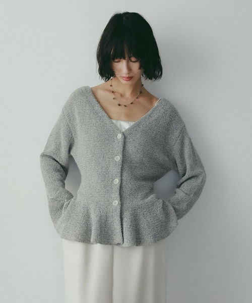 A part by（アパートバイ）の「ブークレペプラムニットカーディガン（カーディガン/ボレロ・レディース・キャメル/ブルー系その他4/アイボリー・FREE）」の3枚目の写真