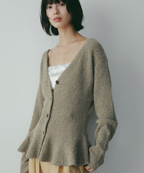 A part by（アパートバイ）の「ブークレペプラムニットカーディガン（カーディガン/ボレロ・レディース・キャメル/ブルー系その他4/アイボリー・FREE）」の11枚目の写真