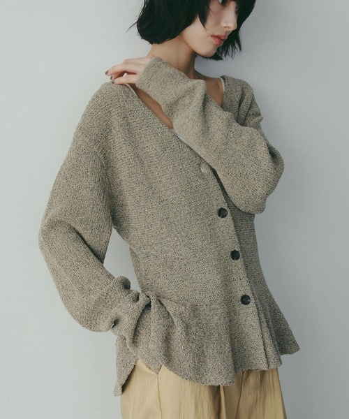 A part by（アパートバイ）の「ブークレペプラムニットカーディガン（カーディガン/ボレロ・レディース・キャメル/ブルー系その他4/アイボリー・FREE）」の12枚目の写真