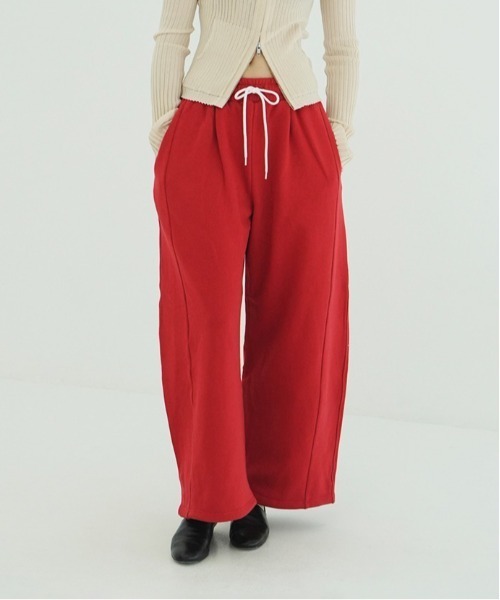 CLANE（クラネ）の「COCOON BULKY SWEAT PANTS（スウェットパンツ・レディース・レッド/グレー/ブラック/ホワイト・1/0/2）」の4枚目の写真