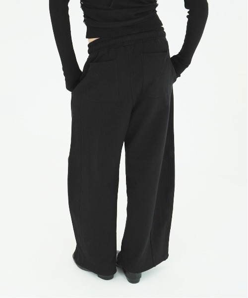 CLANE（クラネ）の「COCOON BULKY SWEAT PANTS（スウェットパンツ・レディース・レッド/グレー/ブラック/ホワイト・1/0/2）」の20枚目の写真