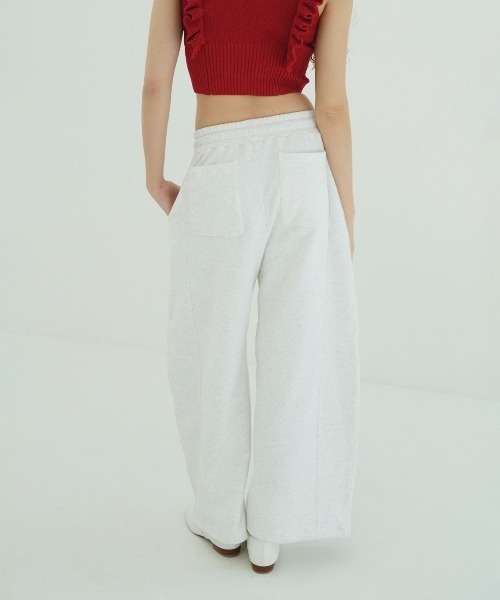 CLANE（クラネ）の「COCOON BULKY SWEAT PANTS（スウェットパンツ・レディース・レッド/グレー/ブラック/ホワイト・1/0/2）」の12枚目の写真