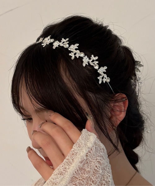 kutir（クティール）の「kutirlune／リーフモチーフカチューシャ（カチューシャ・レディース・ゴールド/シルバー・FREE）」の2枚目の写真