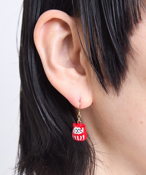 gargle(ガーグル)の「gargle ガーグル:JAPANシリーズ 猫だるま 鈴 ねこ ピアス(ピアス(両耳用)・レディース・レッド・FREE)」の2枚目の写真