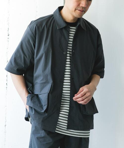 URBAN RESEARCH DOORS（アーバンリサーチドアーズ）の「『UVカット/接触冷感/吸水速乾』ストレッチクロス ビッグポケットショートスリーブシャツ（シャツ/ブラウス・メンズ・ブラック/モカ/チャコールグレー・MEDIUM/LARGE）」の2枚目の写真