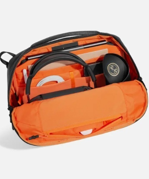 Aer(エアー)の「Aer(エアー)Day Sling 4 Max X-Pac AER-29074(ショルダーバッグ・メンズ・ブラック・F)」の11枚目の写真