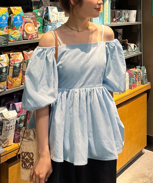 junoah（ジュノア）の「チョーカー付きバックスリットペプラムトップス（シャツ/ブラウス・レディース・アイボリー/ブラック/ライトブルー・LARGE/MEDIUM/SMALL）」の3枚目の写真