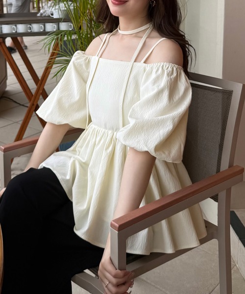 junoah（ジュノア）の「チョーカー付きバックスリットペプラムトップス（シャツ/ブラウス・レディース・アイボリー/ブラック/ライトブルー・LARGE/MEDIUM/SMALL）」の7枚目の写真