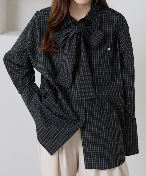 apres jour clair（アプレジュールクレア）の「【apres jour clair】チェックボウタイシャツ（シャツ/ブラウス・レディース・ベージュ系その他/ホワイト系その他/ブラック系その他・フリー/X-LARGE）」の2枚目の写真