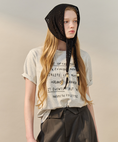 MAXZA(マージャコレクション)の「ニットスカーフセットレタリング半袖Tシャツ(Tシャツ/カットソー・レディース・オートミール/チャコール・FREE)」の3枚目の写真