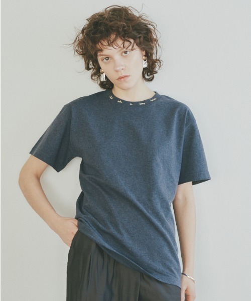 Muel Chic(ミュエルシック)の「Calm Tshirt / カルムTシャツ(Tシャツ/カットソー・レディース・ベージュ/インディゴブルー/オフホワイト/ブラック/ライトピンク・FREE)」の5枚目の写真