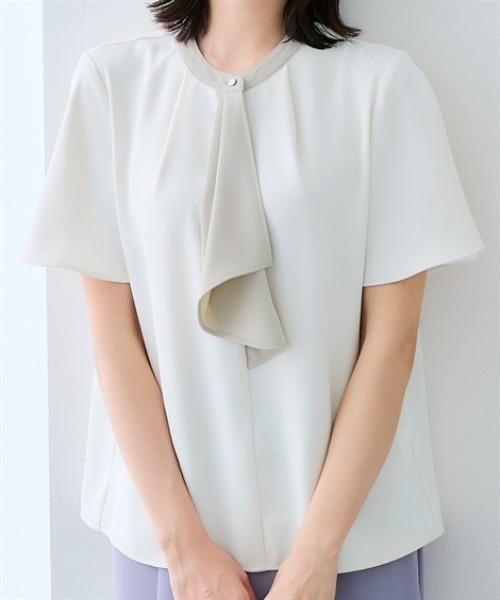 7days Life Styling(セブンデイズライフスタイリング)の「美極とろみ素材 配色フレアボウタイ半袖ブラウス(シャツ/ブラウス・レディース・チャコール/ホワイト系・3L/LL/L/M/S)」の3枚目の写真