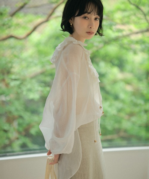 LAULEN(ローレン)の「ruffled neck sheer ramie blouse / ラッフルネックシアーラミーブラウス(シャツ/ブラウス・レディース・ホワイト/ブラック・FREE)」の8枚目の写真