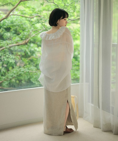 LAULEN(ローレン)の「ruffled neck sheer ramie blouse / ラッフルネックシアーラミーブラウス(シャツ/ブラウス・レディース・ホワイト/ブラック・FREE)」の12枚目の写真