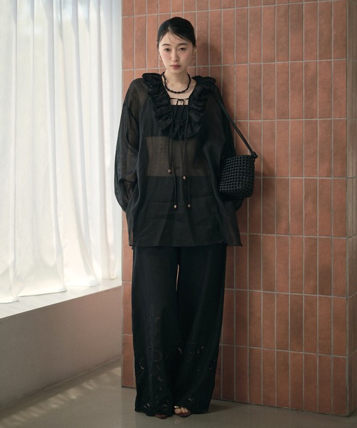 LAULEN(ローレン)の「ruffled neck sheer ramie blouse / ラッフルネックシアーラミーブラウス(シャツ/ブラウス・レディース・ホワイト/ブラック・FREE)」の22枚目の写真