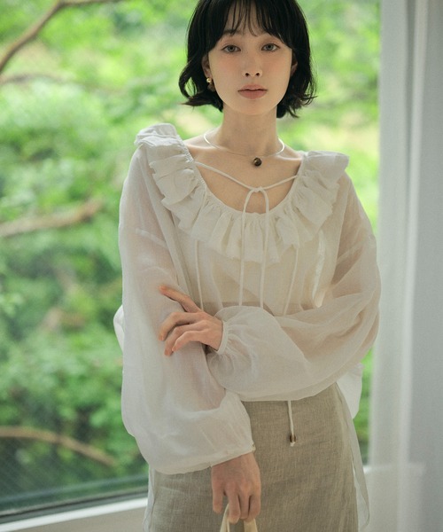 LAULEN(ローレン)の「ruffled neck sheer ramie blouse / ラッフルネックシアーラミーブラウス(シャツ/ブラウス・レディース・ホワイト/ブラック・FREE)」の7枚目の写真