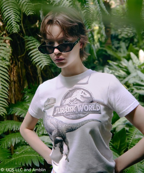 X-girl（エックスガール）の「X-girl x JURASSIC WORLD S/S BABY TEE（Tシャツ/カットソー・レディース・ブラック/ホワイト・S/M）」の3枚目の写真