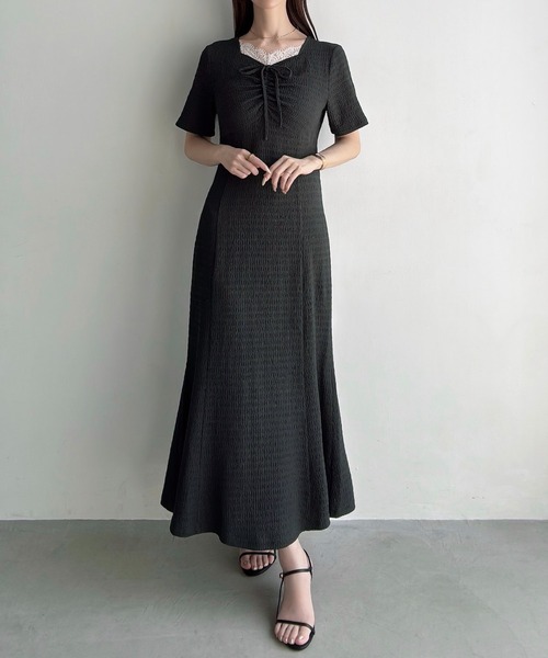 Meiru(メイル)の「ストレッチジャガードフロントレースギャザーワンピース(ワンピース・レディース・ブラック/チャコール/ネイビー・LARGE/MEDIUM/SMALL)」の2枚目の写真